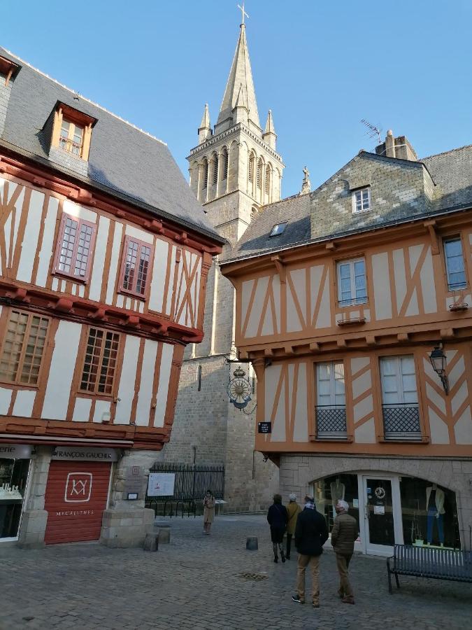 Vannes Au Calme Quartier Port Luaran gambar