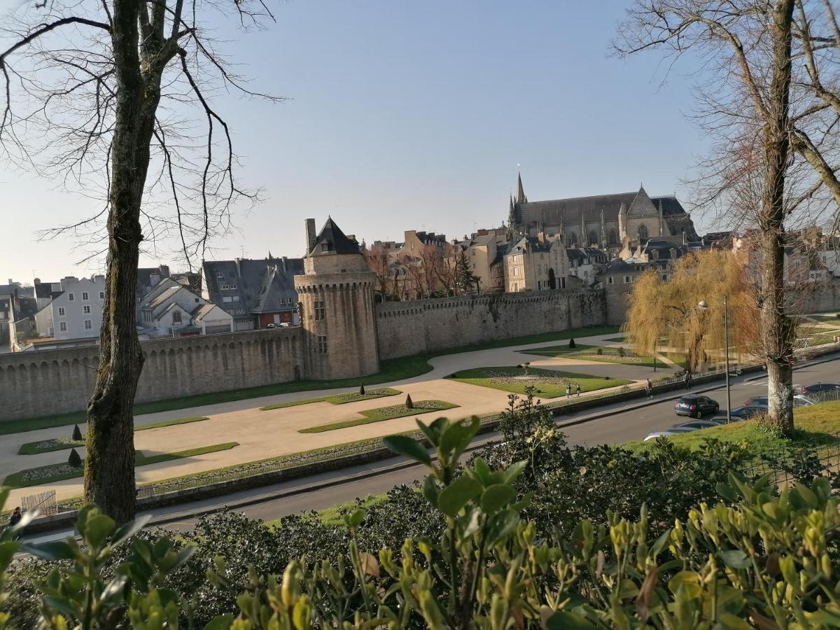 Vannes Au Calme Quartier Port Luaran gambar